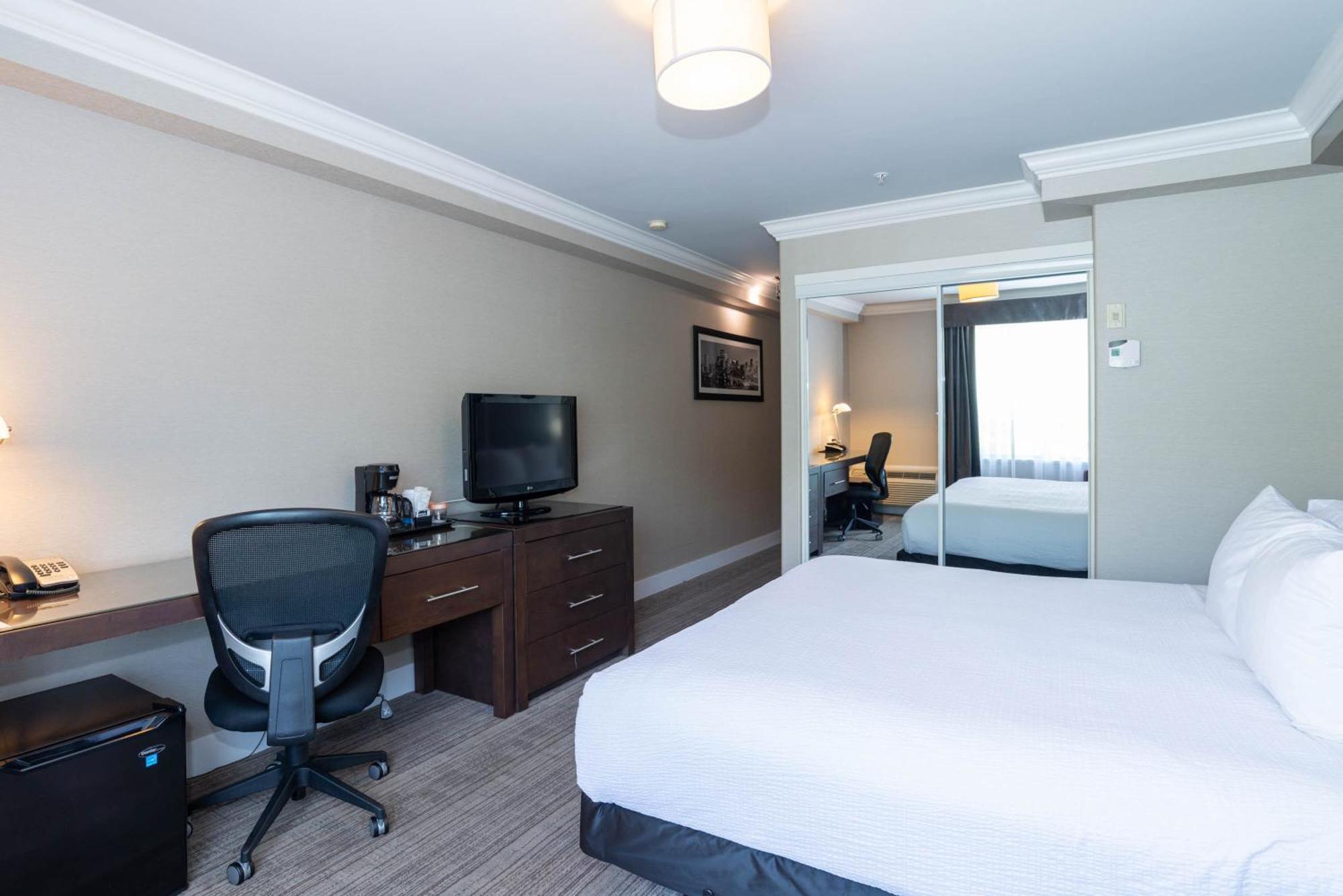 Sandman Hotel & Suites Calgary South Екстер'єр фото