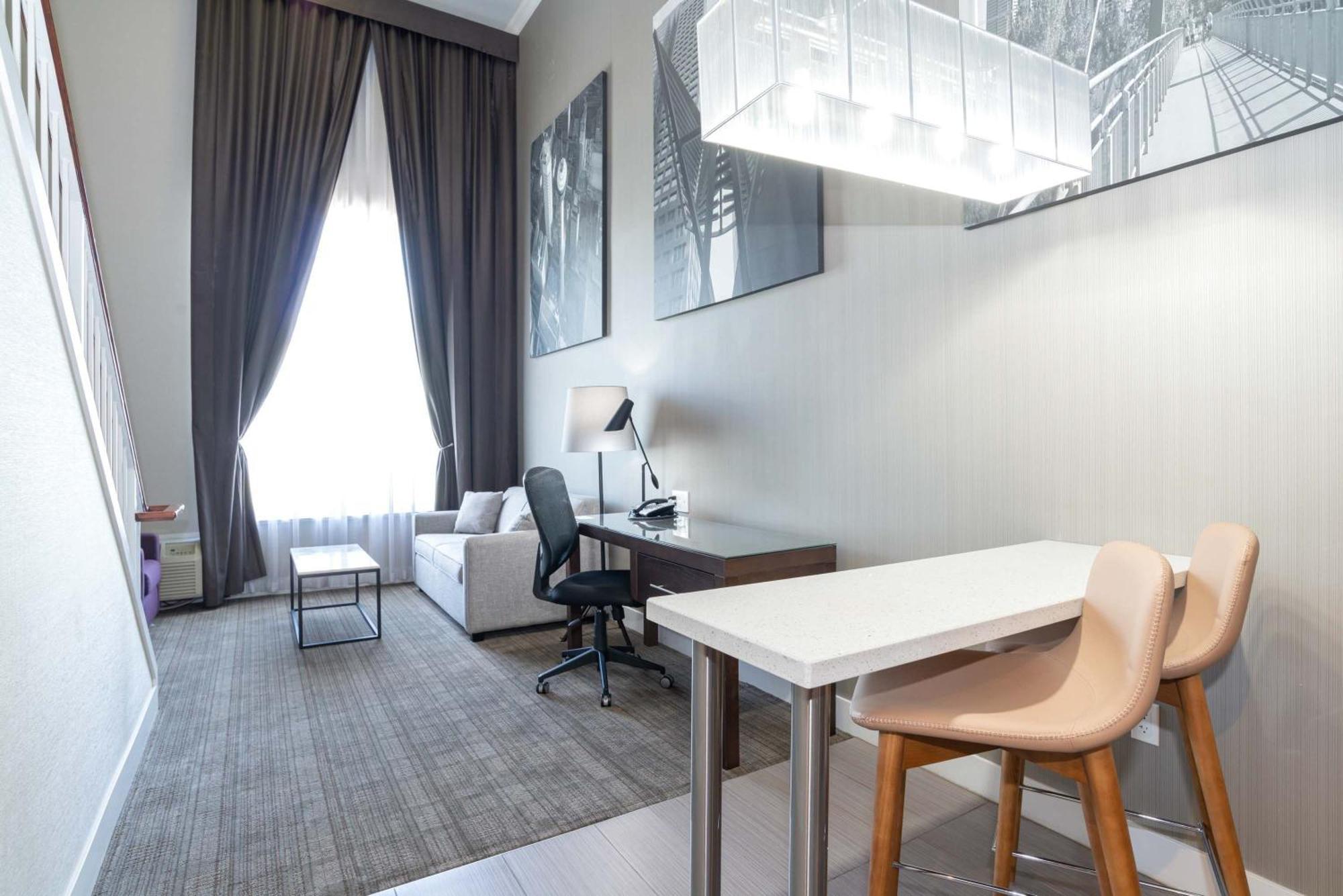 Sandman Hotel & Suites Calgary South Екстер'єр фото